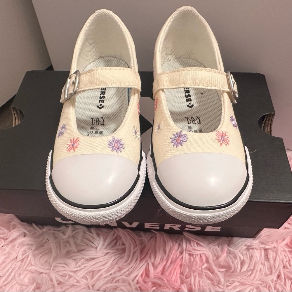 Converse Toddler Mary Jane Shoes – Cream w/ Embroidered Flowers (Size 9C)